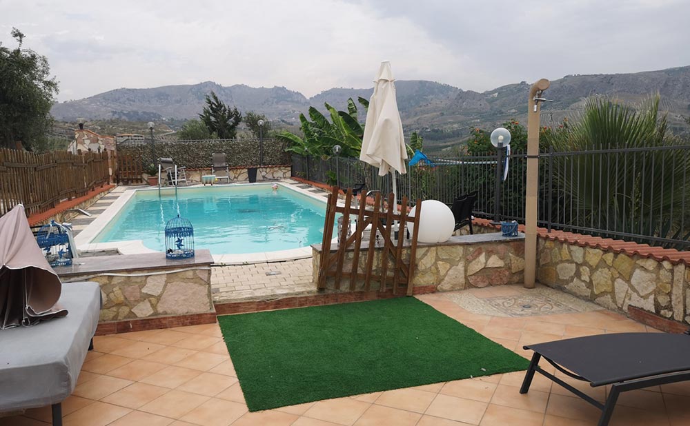 villa-francavilla-urlaub-ferienvilla-sizilien-mieten-pool